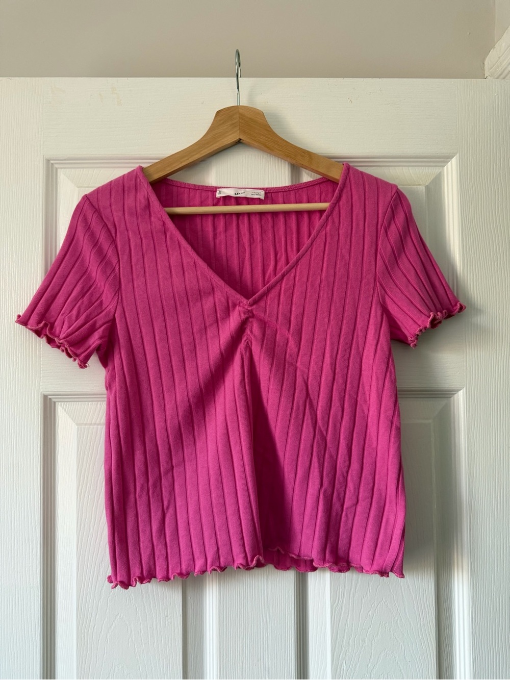 NWOT Mango Women's Hot Pink Ribbed V-Neck Tee M